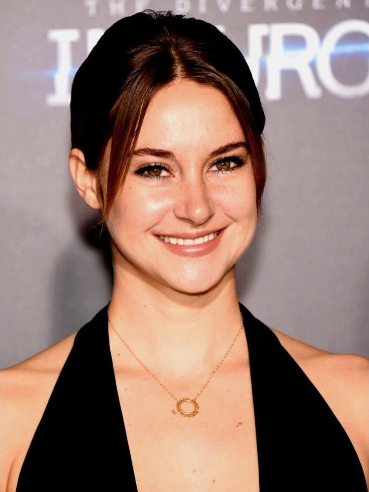 Shailene Woodley 8.5 x 11 Candid Color Photograph Art Print Photo Picture Collectibles:Photographic Images:Photographs Style Your Walls